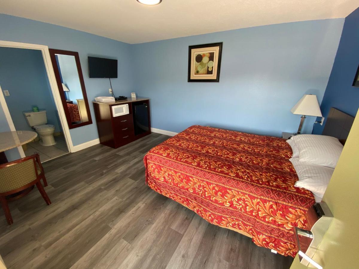 Red Carpet Inn & Suites Wrightstown Eksteriør billede