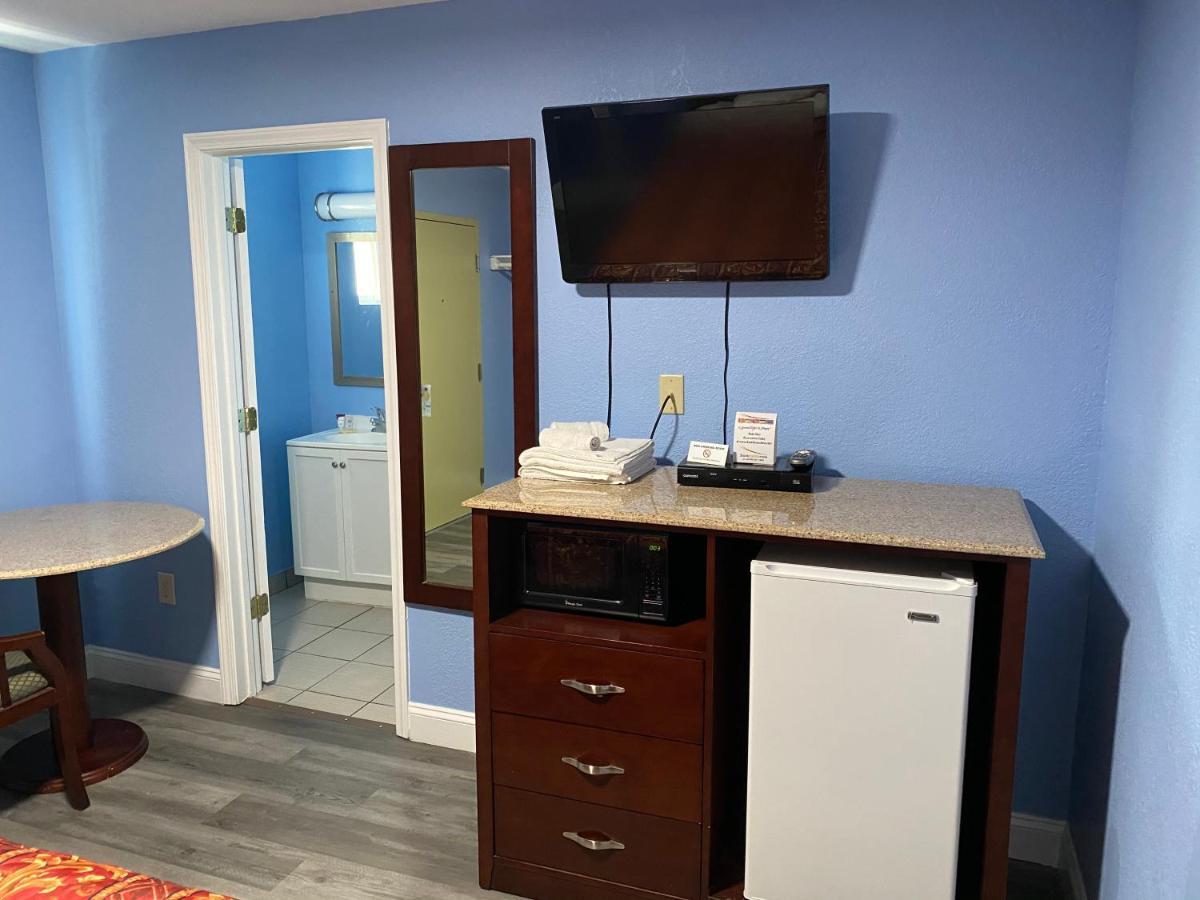 Red Carpet Inn & Suites Wrightstown Eksteriør billede